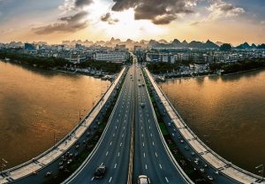 Cầu Giải Phóng là một công trình độc đáo của Quế Lâm